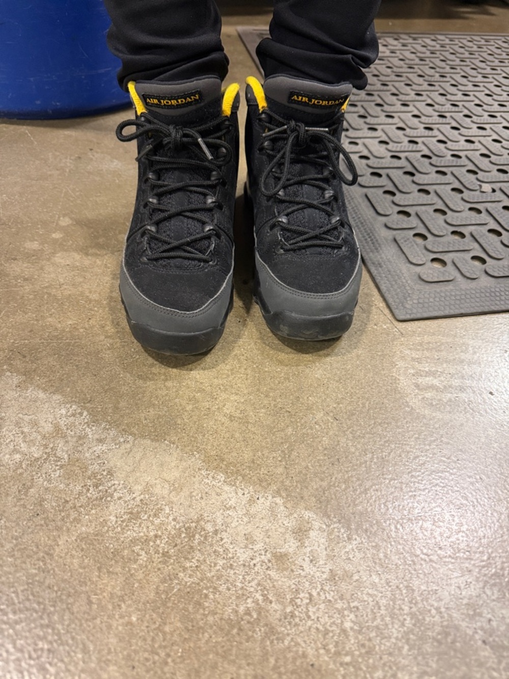 Jordan Kids Sneakers Black and Yellow - Picture 4 of 8